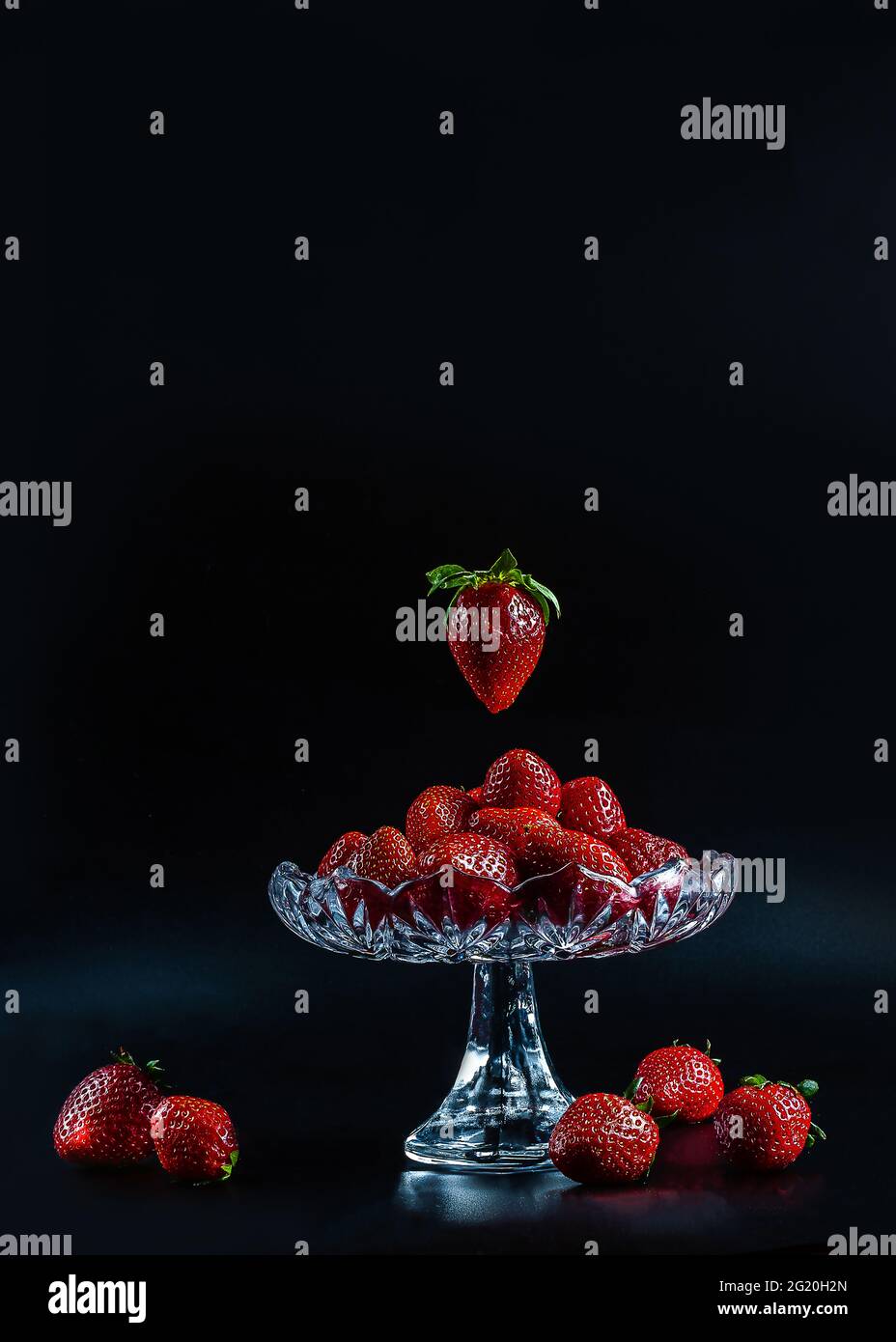 Strawberries in crystal bowl hi-res stock photography and images - Alamy