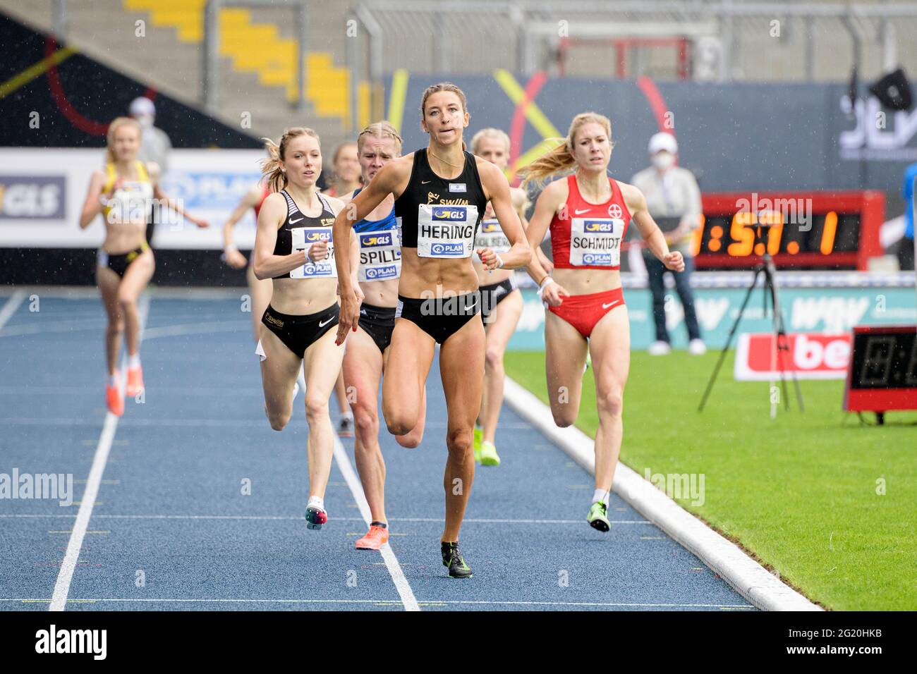 Braunschweig, Deutschland. 06th June, 2021. Winner Christina HERING (1st place/LG Stadtwerke Muenchen) action, left to right Katharina TROST (2nd place/LG Stadtwerke Muenchen), Hering, Sarah SCHMIDT (4th place/TSV Bayer o4 Leverkusen) 800m women final, on 06.06. 2021 German Athletics Championships 2021, from 04.06. - 06.06.2021 in Braunschweig/Germany. ¬ Credit: dpa/Alamy Live News Stock Photo