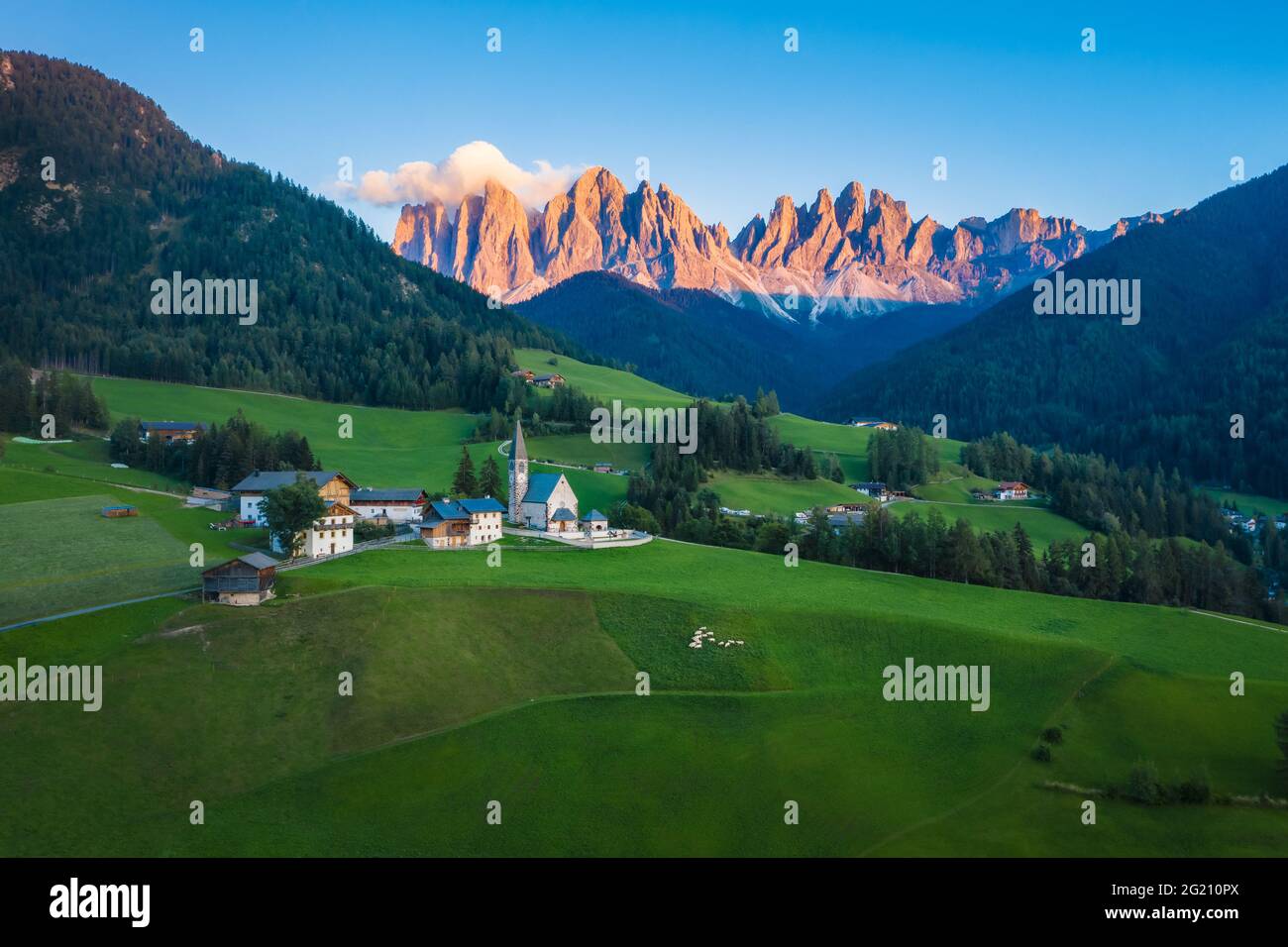 Santa Maddalena village in front of the Geisler or Odle Dolomites mountain Group, Val di Funes, Val di Funes, Trentino Alto Adige, Italy, Europe. Stock Photo