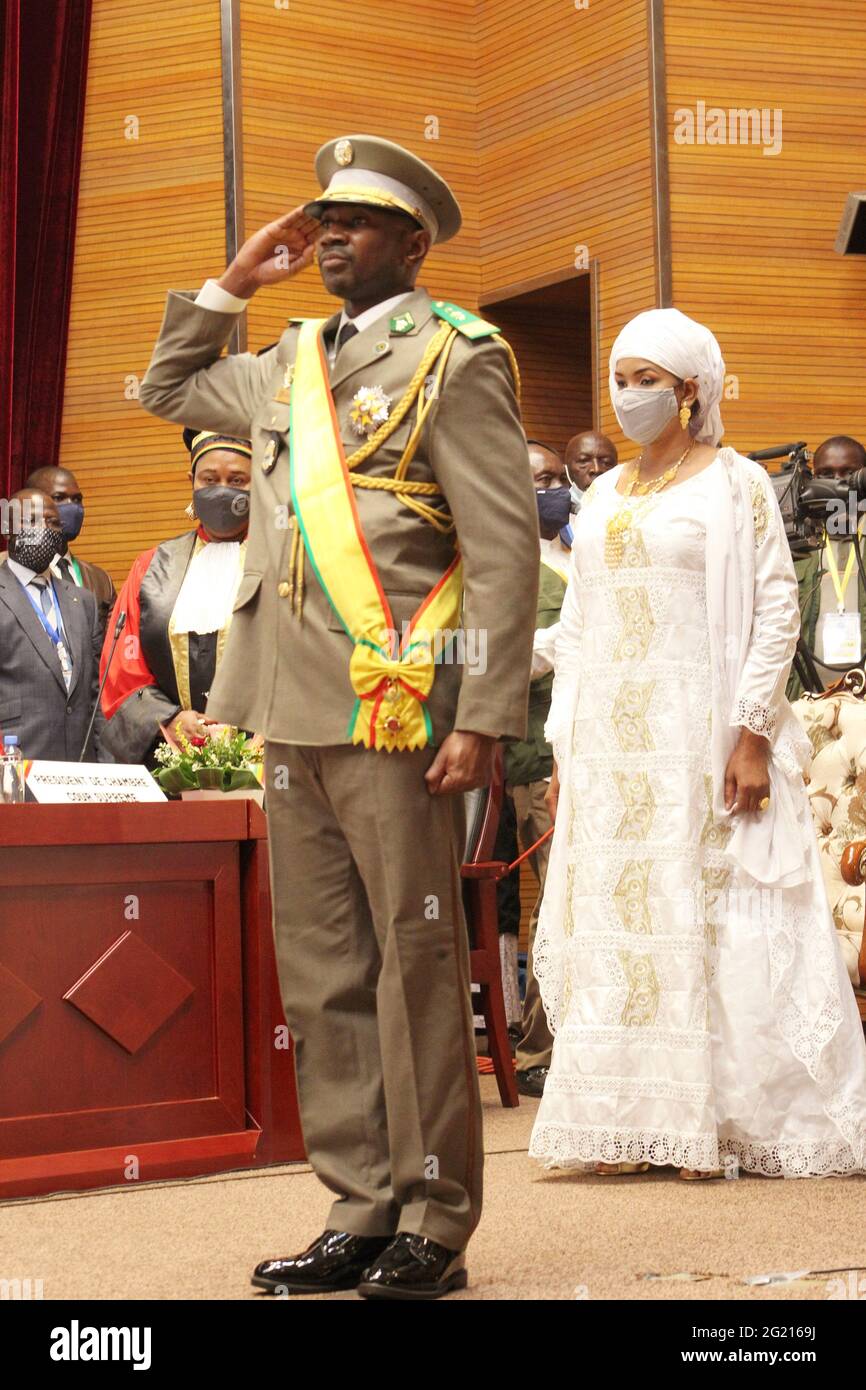 Bamako, Mali. 7th June, 2021. Assimi Goita (front) salutes the flag of Mali after being sworn in as Mali's transitional president in Bamako, Mali, on June 7, 2021. Colonel Assimi Goita was officially sworn in as Mali's transitional president by the Supreme Court on Monday. Credit: Habib Kouyate/Xinhua/Alamy Live News Stock Photo