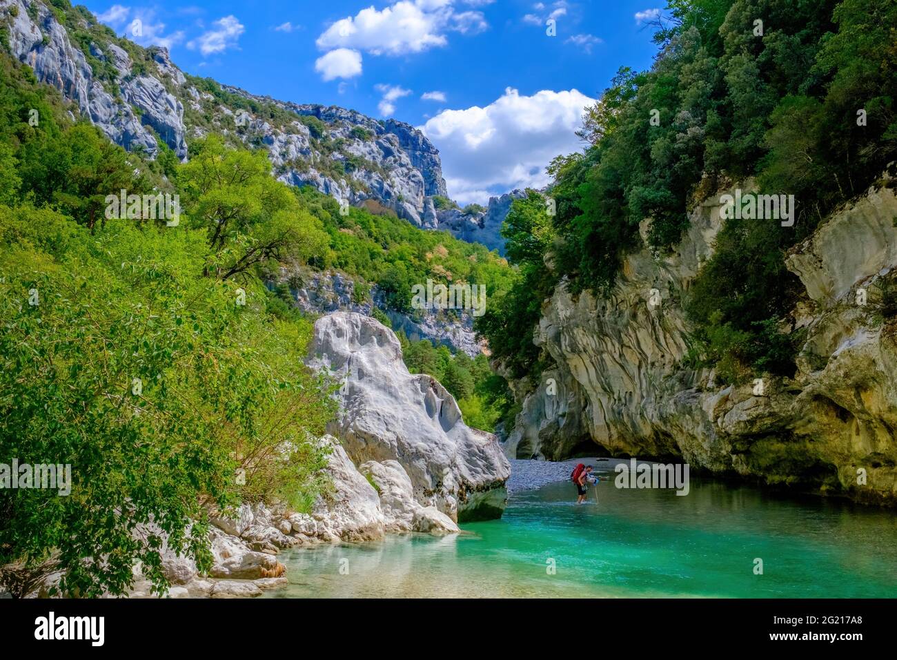 pistol Begyndelsen ide Hiking deep in the Gorges du Verdon, a famous and beautiful landmark in the  South of France. This is the trail called sentier Martel. It's several hou  Stock Photo - Alamy