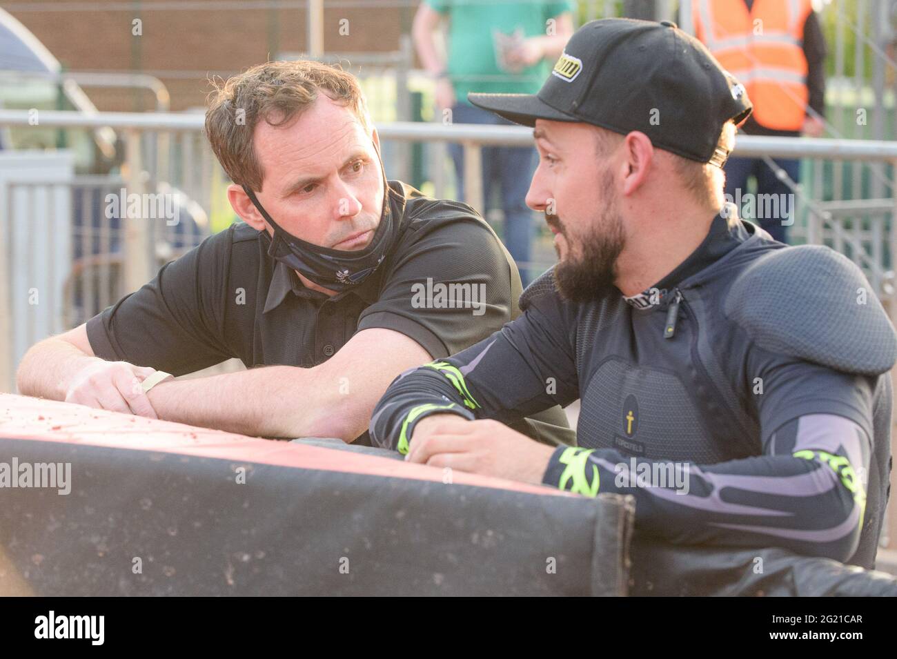 MANCHESTER, UK. JUNE 7TH Ipswich TruPlant Witches team manager Chris Louis (left) in conversation with Danny King during the SGB Premiership match between Belle Vue Aces and Ipswich Witches at the National Speedway Stadium, Manchester on Monday 7th June 2021. (Credit: Ian Charles | MI News) Credit: MI News & Sport /Alamy Live News Stock Photo