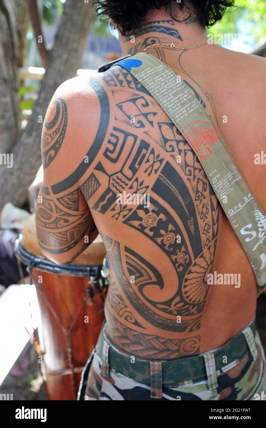 FRENCH POLYNESIA. MARQUESAS ISLANDS. SYMBOL OF THE IDENTITY AND THE CULTURE OF THE ANCIENT POLYNESIANS, TATOO IS NOW VERY TRENDY EVEN IF THE OLD SIGNI Stock Photo