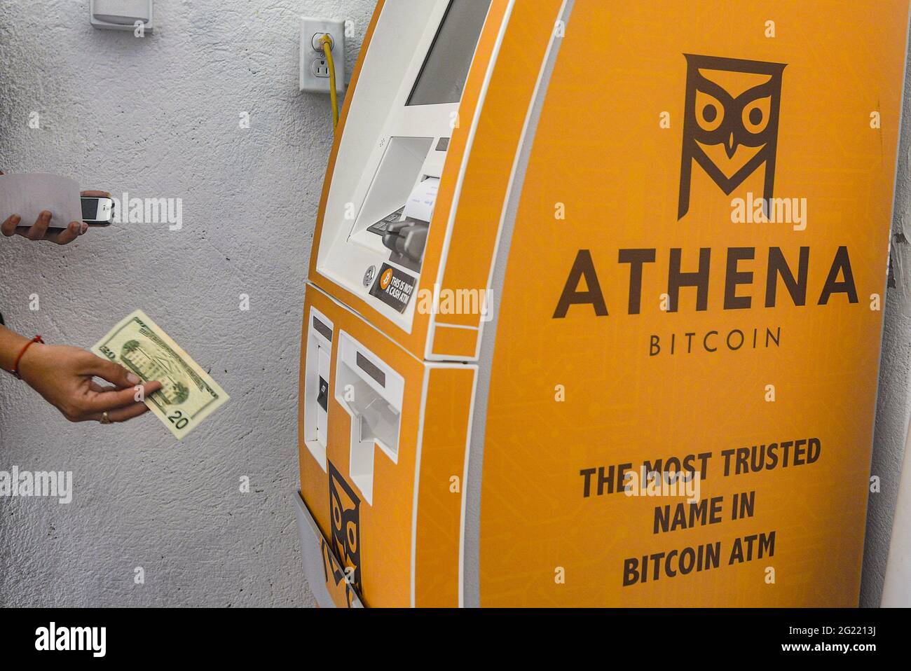 El salvador bitcoin atm hi-res stock photography and images - Alamy