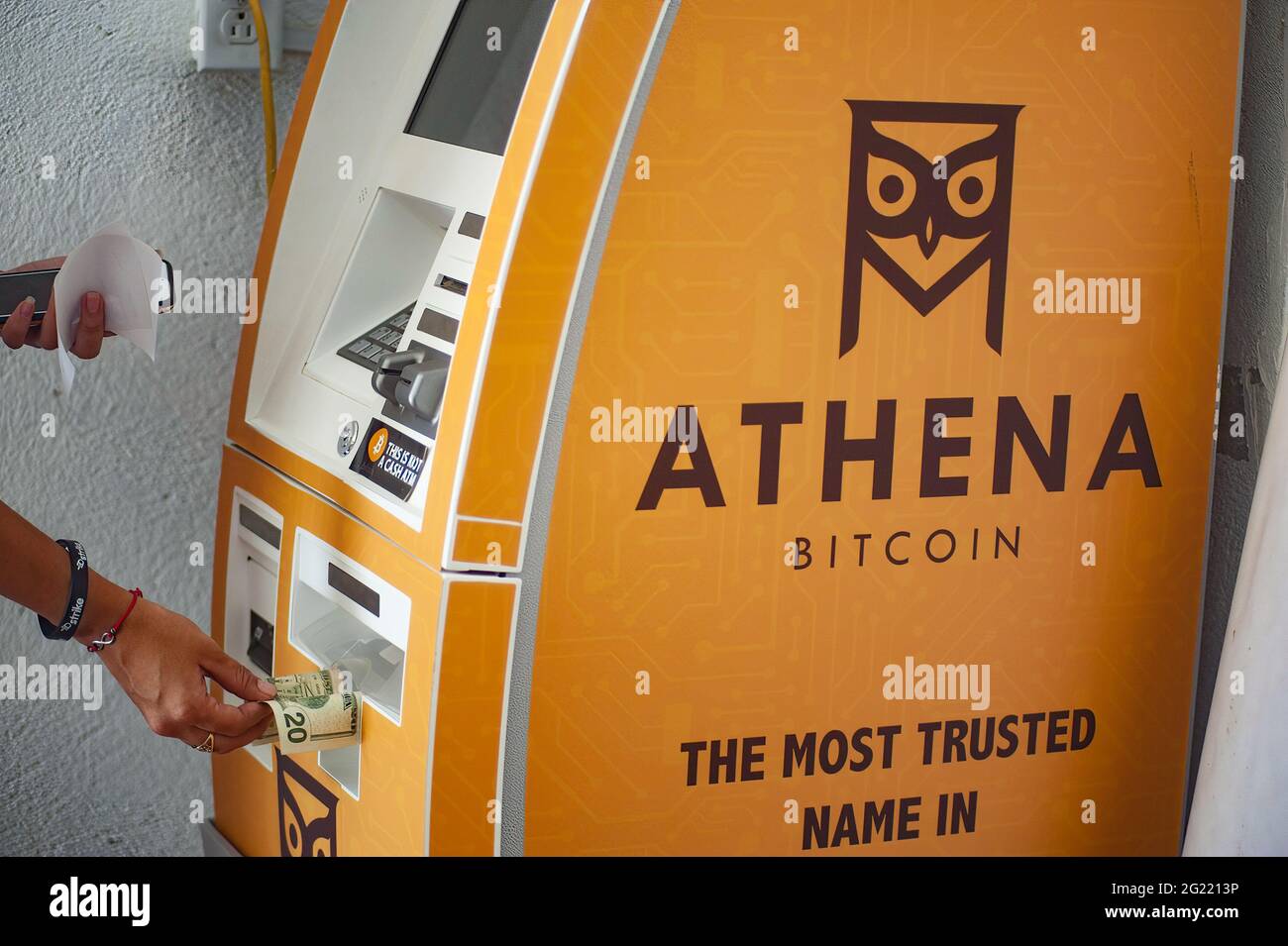 pics Bitcoin Atm In El Salvador alamy