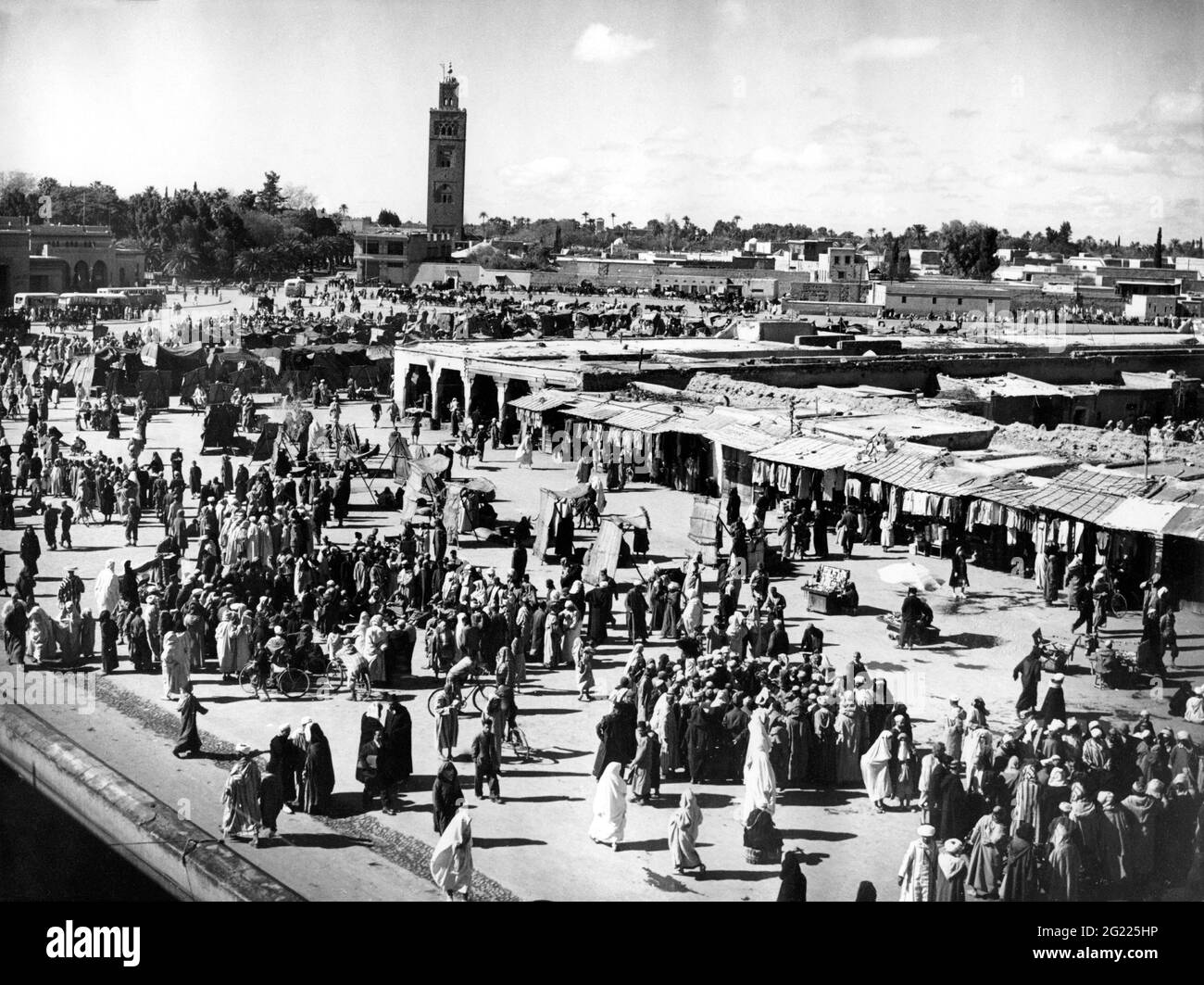 geography / travel, Morocco, cities, Marrakech, square, marketplace, Djemaa el Fna, Koutoubia Mosque, ADDITIONAL-RIGHTS-CLEARANCE-INFO-NOT-AVAILABLE Stock Photo