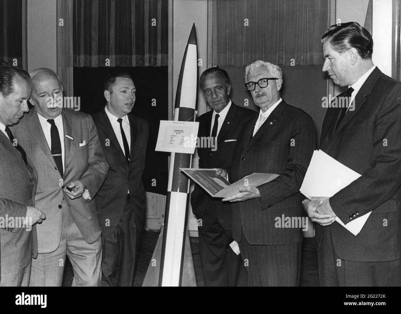 astronautics, conferences, 11th Astronautics Meeting, Koblenz, from left: Dr.  Theodor Benecke, ADDITIONAL-RIGHTS-CLEARANCE-INFO-NOT-AVAILABLE Stock Photo  - Alamy