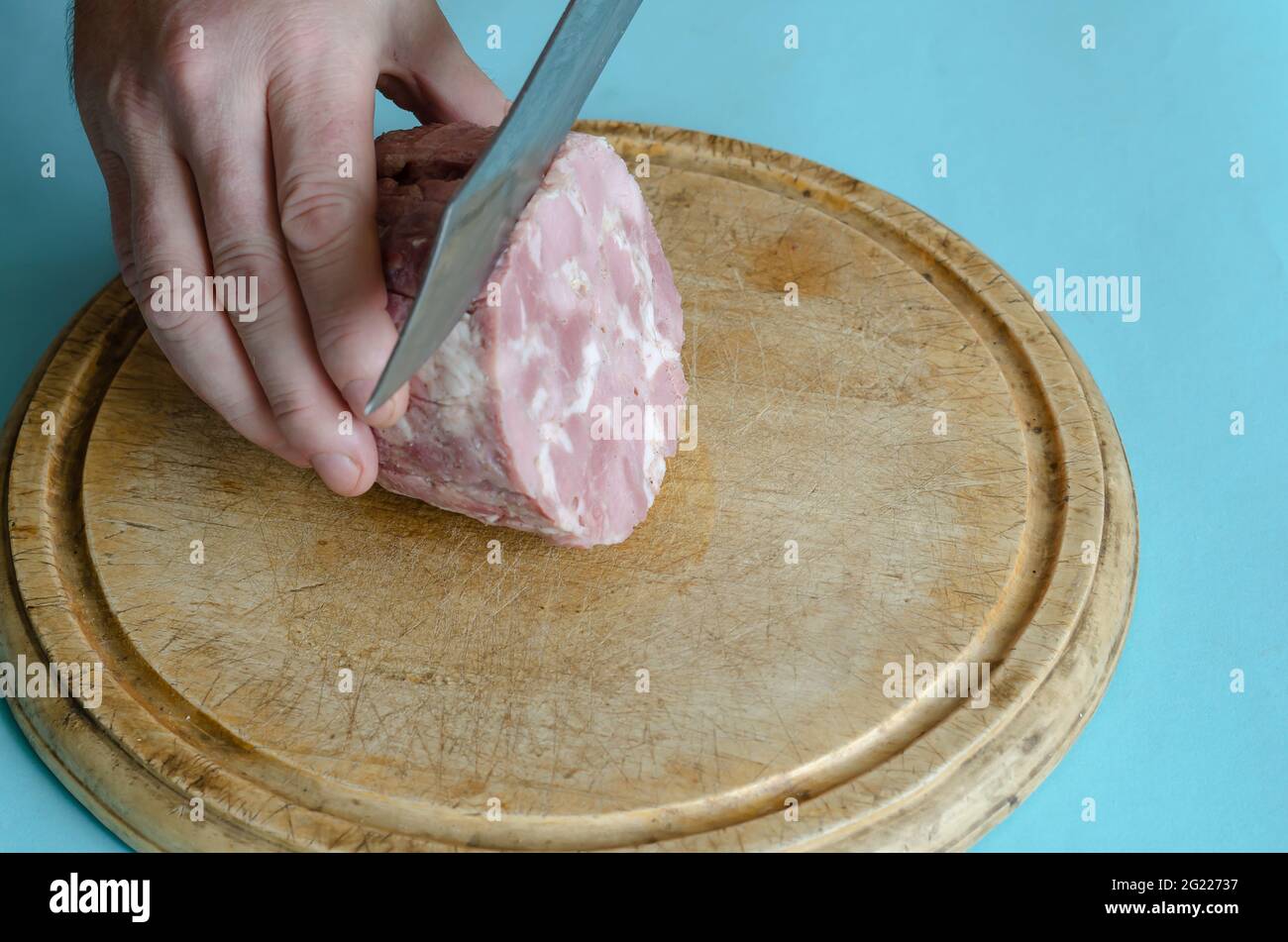 https://c8.alamy.com/comp/2G22737/hand-sliced-authentic-homemade-chopped-ham-with-garlic-salt-black-pepper-knife-and-appetizing-pork-ham-without-casing-on-a-wooden-cutting-board-r-2G22737.jpg