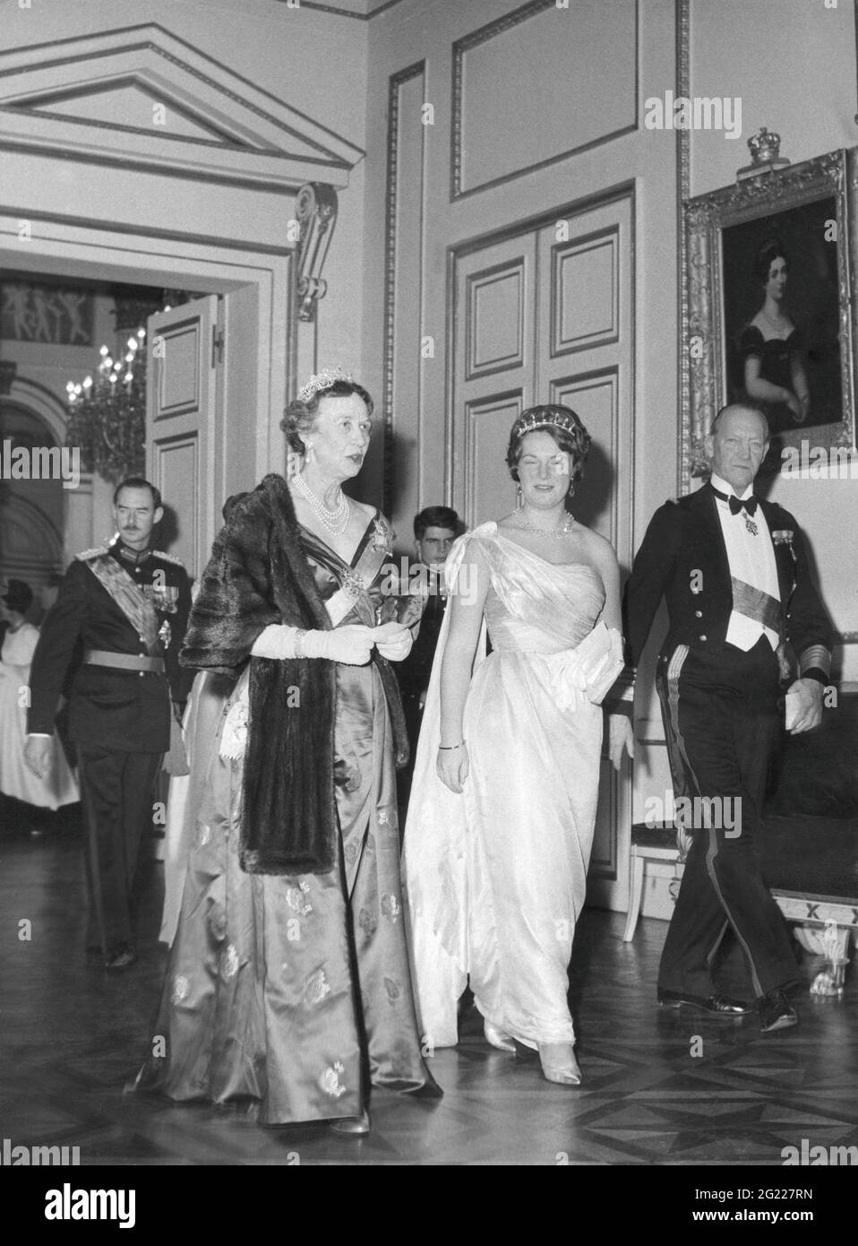 Margaret, Princess of Denmark, 17.9.1895 - 18.9.1992, full length (left), ADDITIONAL-RIGHTS-CLEARANCE-INFO-NOT-AVAILABLE Stock Photo