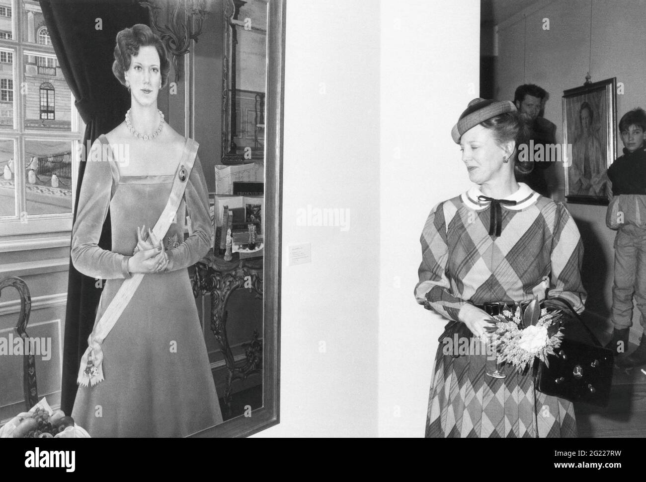 Margrethe II, * 16.4.1940, Queen of Denmark since 14.1.1972, half