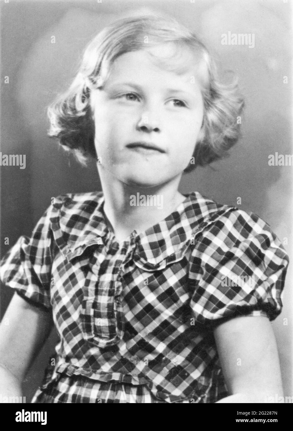 Johns, Bibi, * 21.1.1929, Swedish singer and actress, half length, 1937, ADDITIONAL-RIGHTS-CLEARANCE-INFO-NOT-AVAILABLE Stock Photo