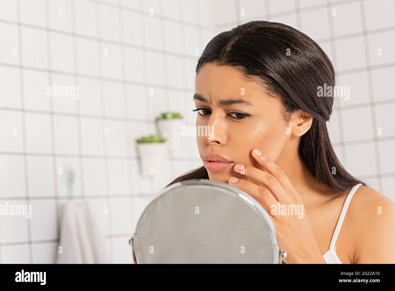 African skin woman bad face hi-res stock photography and images - Alamy