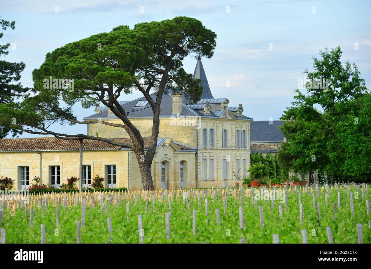 FRANCE. NOUVELLE-AQUITAINE. GIRONDE (33). SAINT-EMILION. THE HISTORICAL PART OF CHATEAU CHEVAL BLANC HAS BEEN BUILT IN 1860 BY THE FAMILY FOURCAUD-LAU Stock Photo
