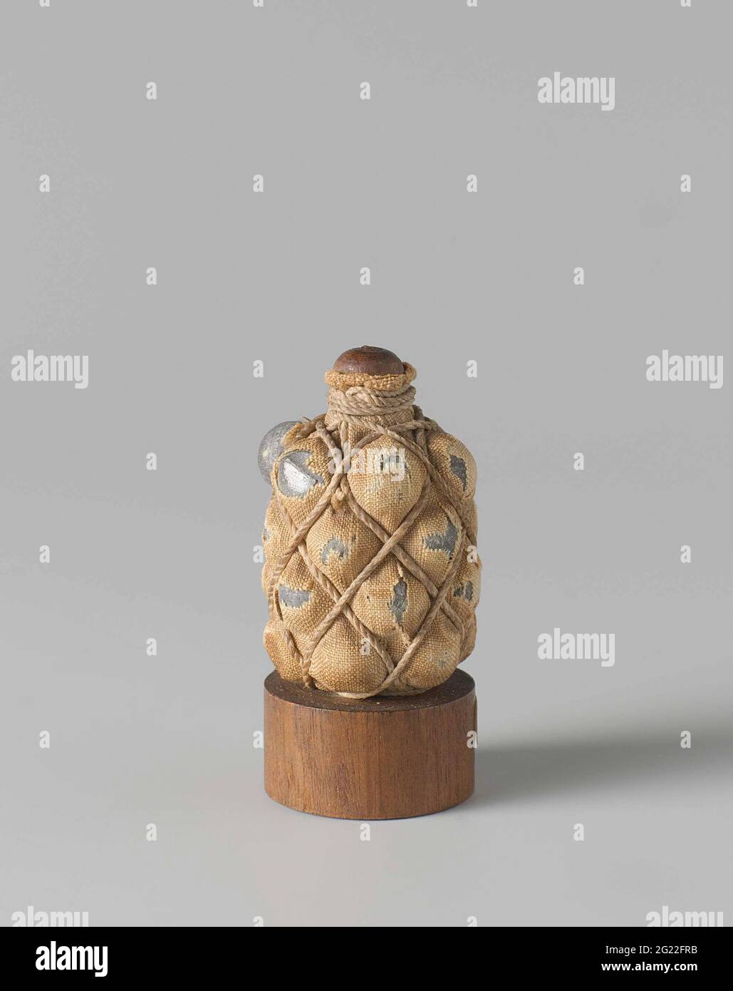 Grapeshot cannon hires stock photography and images Alamy