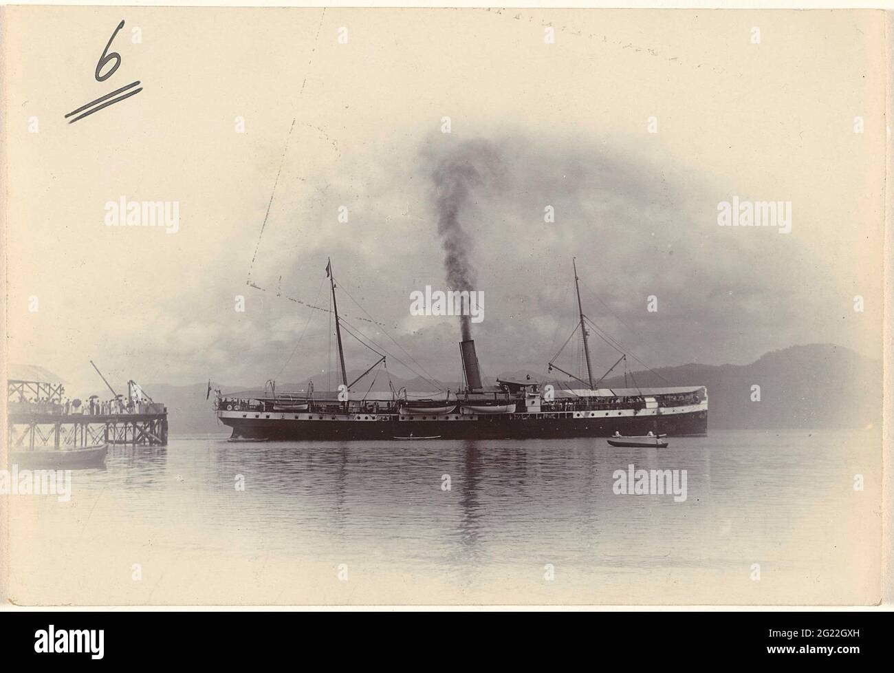 Single Stack Steam Freighter Steam powered cargo ship hi-res stock photography and images - Alamy