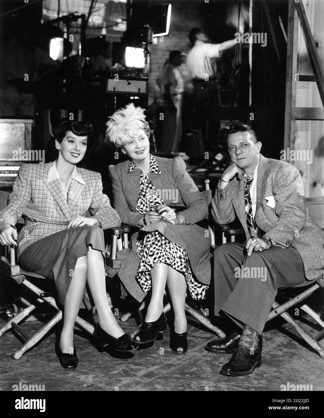 ROSALIND RUSSELL with Set Visitor Newspaper Gossip Columnist HEDDA HOPPER and Director ALEXANDER HALL on set candid during filming of MY SISTER EILEEN 1942 director ALEXANDER HALL stories Ruth McKenney play Joseph Fields and Jerome Chodorov Columbia Pictures Stock Photo