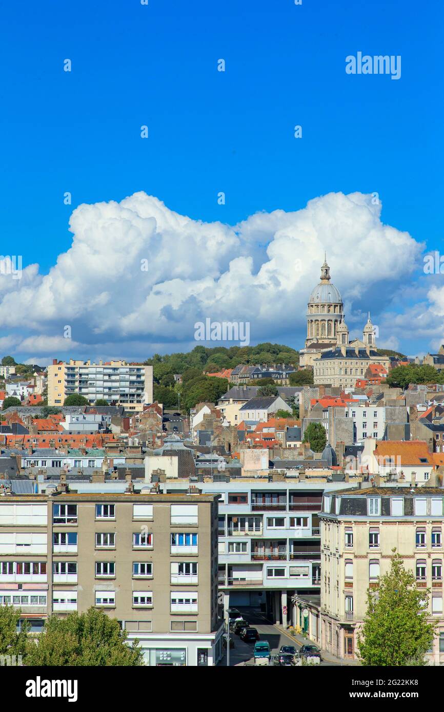 Boulogne sur Mer (northern France): overview of the town and the Basilica of Notre Dame de Boulogne (Basilica of Our Lady of the Immaculate Conception Stock Photo