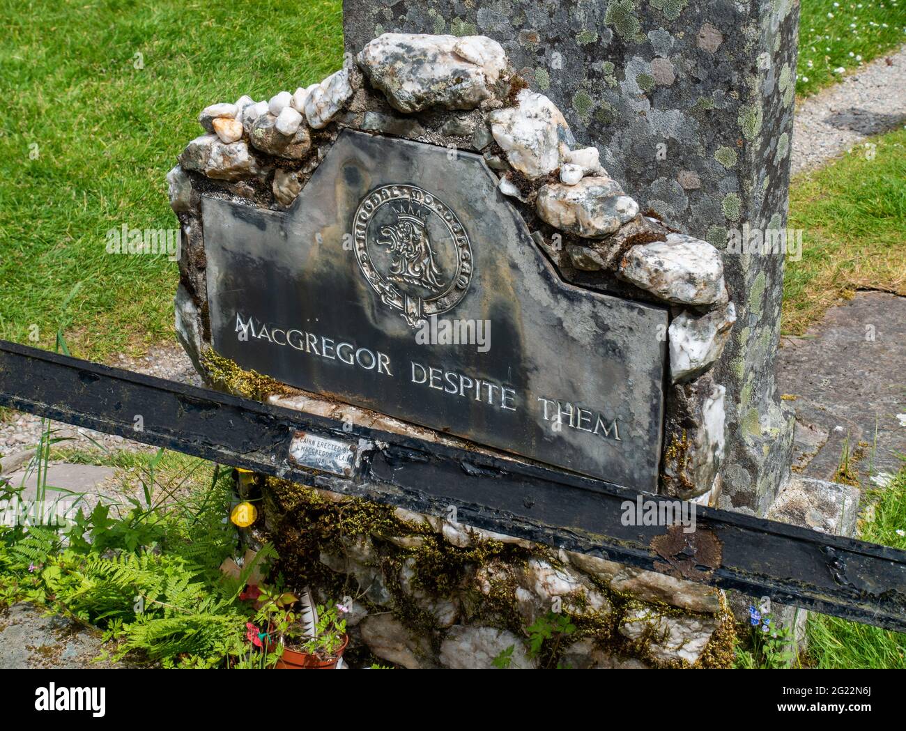 The grave of former outlaw and folk hero Rob Roy MacGregor at Balquhidder, Scotland Stock Photo