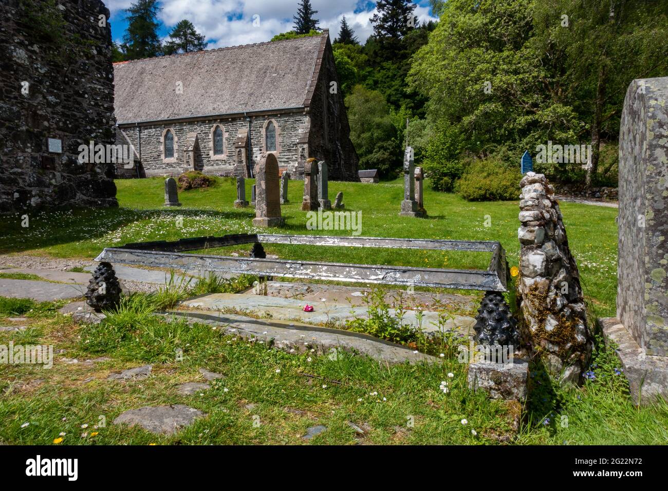 The grave of former outlaw and folk hero Rob Roy MacGregor at Balquhidder, Scotland Stock Photo