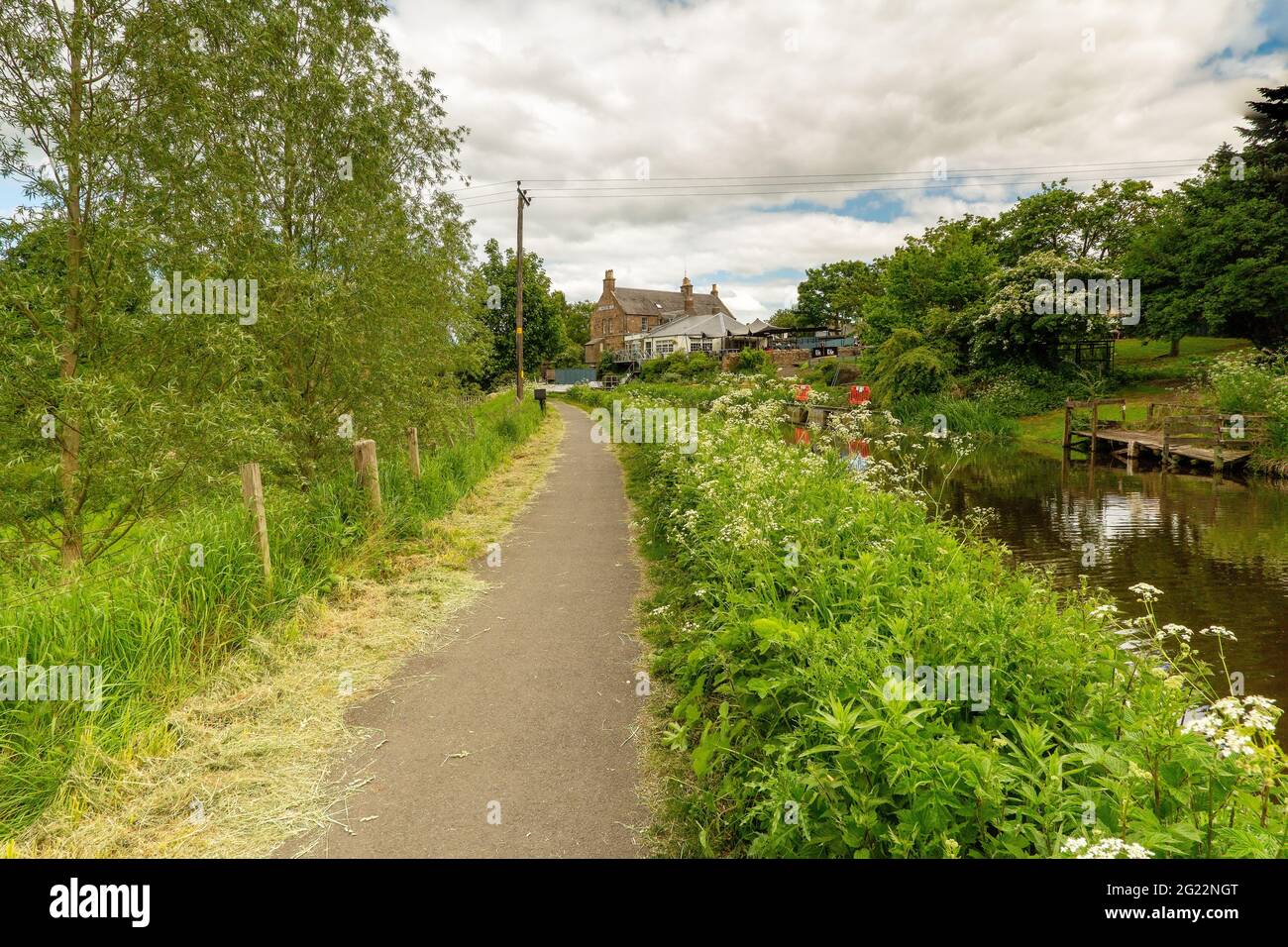 Ratho Inn and the Union Canal with a mooring for Canal Boats Stock Photo