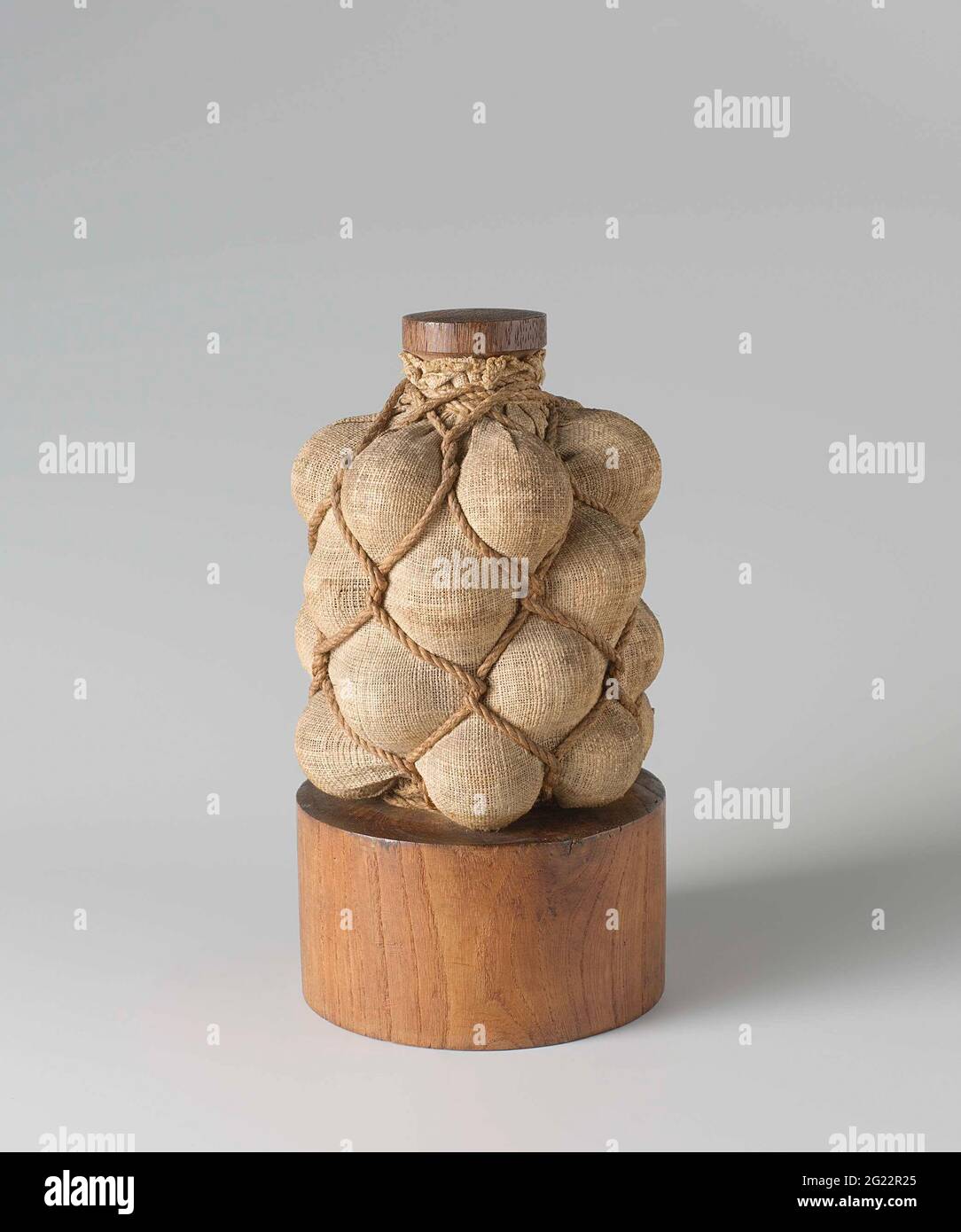 Grapeshot cannon hires stock photography and images Alamy