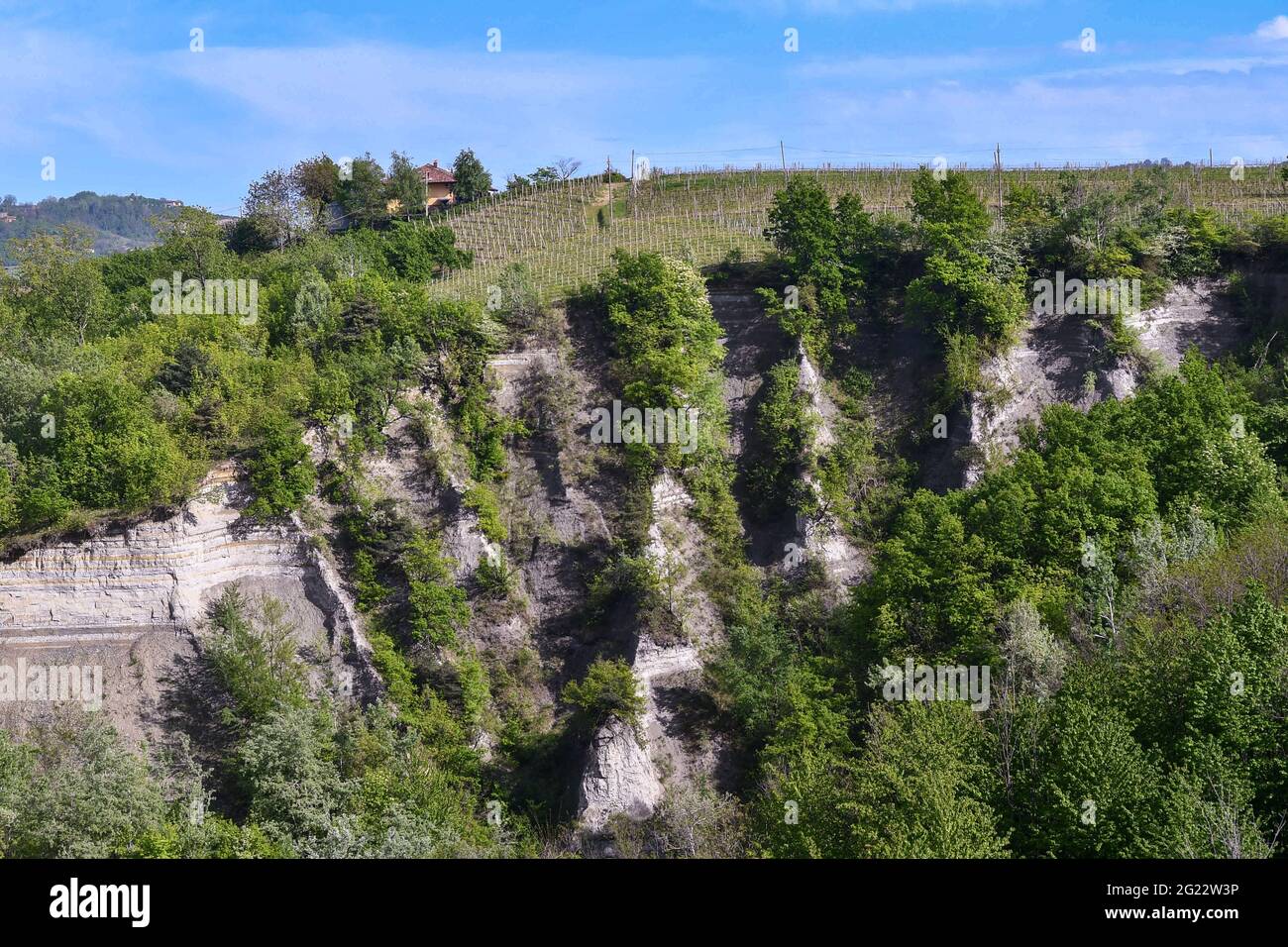 Scenic view of a 'Rocca' (rock), the result of a geological erosion phenomenon characterized by deep gorges, Treiso, Cuneo, Piedmont, Italy Stock Photo