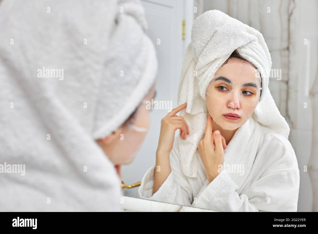  Nutrition bathroom mirror hi-res stock photography and images - Alamy