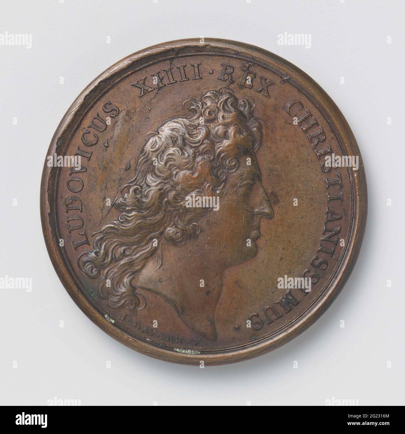 Tournai and Kortrijk conquered. Bronze medal. Front: young man (Louis XIV) in writing. Downside: victory brings two crowns to the French king that stands between Leye and Scheldt inscription Stock Photo