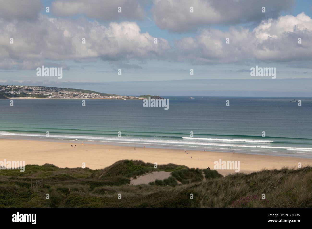 G7 MountRecyclemore 'Mount Rushmore', sculpture made,electronic waste is built on a beach in Carbis Bay Cornwall. Looking over the G7 summit, The seven faces definitely look like the world leaders who will be attending the G7 Summit this week. UK Prime Minister Boris Johnson, Japanese Prime Minister Yoshihide Suga, France's president Emmanuel Macron, Italian Prime Minister Giuseppe Conte, Canadian Prime Minister Justin Trudeau, German Chancellor Angela Merkel and US President Joe Biden. The artists behind the project is Joe Rush, Alex Wreckage international He is using old electrical items Stock Photo