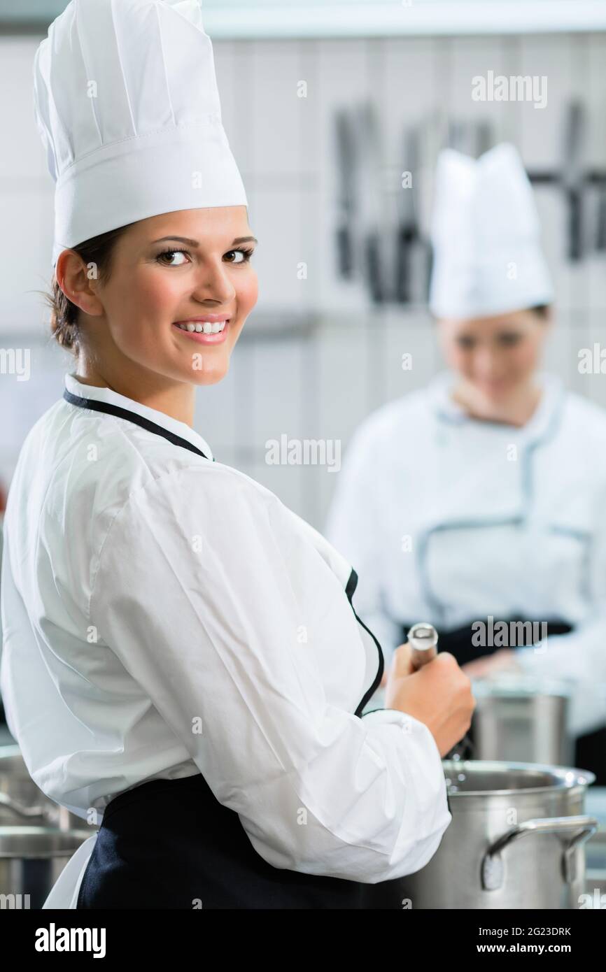 Female chefs at work in industrial kitchen of canteen Stock Photo Alamy