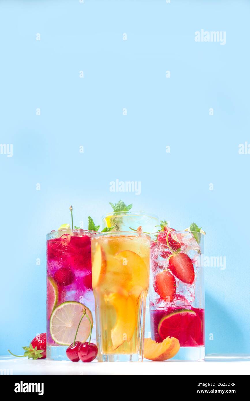 Khi thời tiết nóng bức, thì iced drinks sẽ là sự lựa chọn tuyệt vời cho bạn. Hình ảnh này sẽ khiến bạn đắm mình trong sự tuyệt vời của các loại đồ uống đáng thử tại nhà hàng hoặc quán bar. 