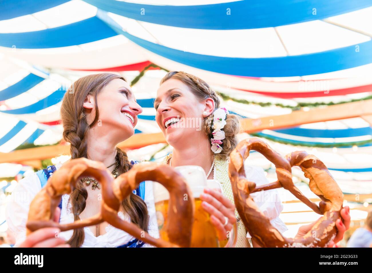 Girls oktoberfest munich germany hi-res stock photography and images - Page  2 - Alamy