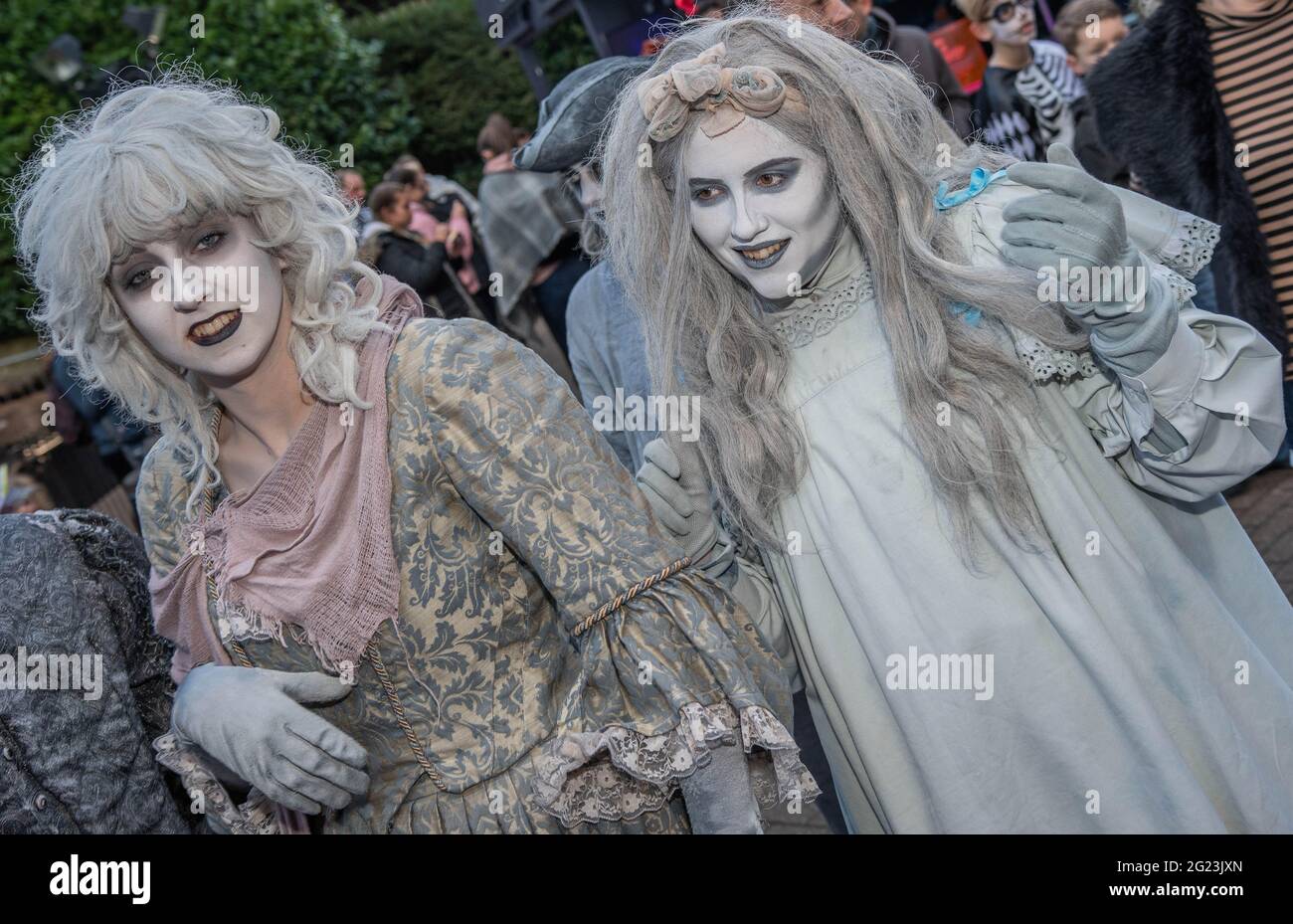 Alton Towers Scare Actors During Scarefest Scare Fest Inc The Alton Ancestors And The Freak Show Halloween Scare Scares Stock Photo Alamy