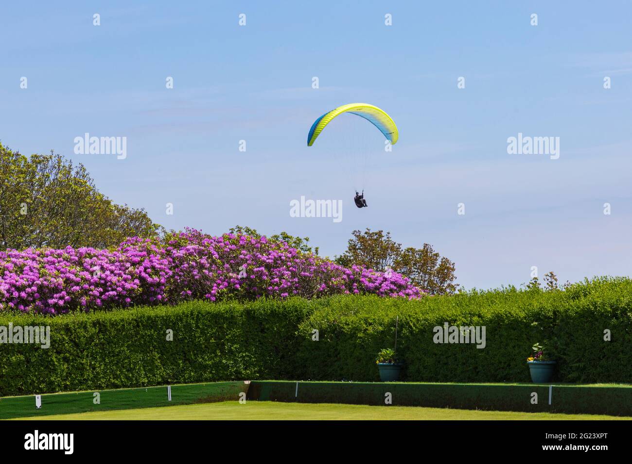 Bournemouth, Dorset UK. 8th June 2021. UK weather: hot and sunny afternoon at Bournemouth beaches, as sunseekers head to the seaside to enjoy the sunshine. Perfect weather for paragliding, riding on the thermals. Credit: Carolyn Jenkins/Alamy Live News Stock Photo