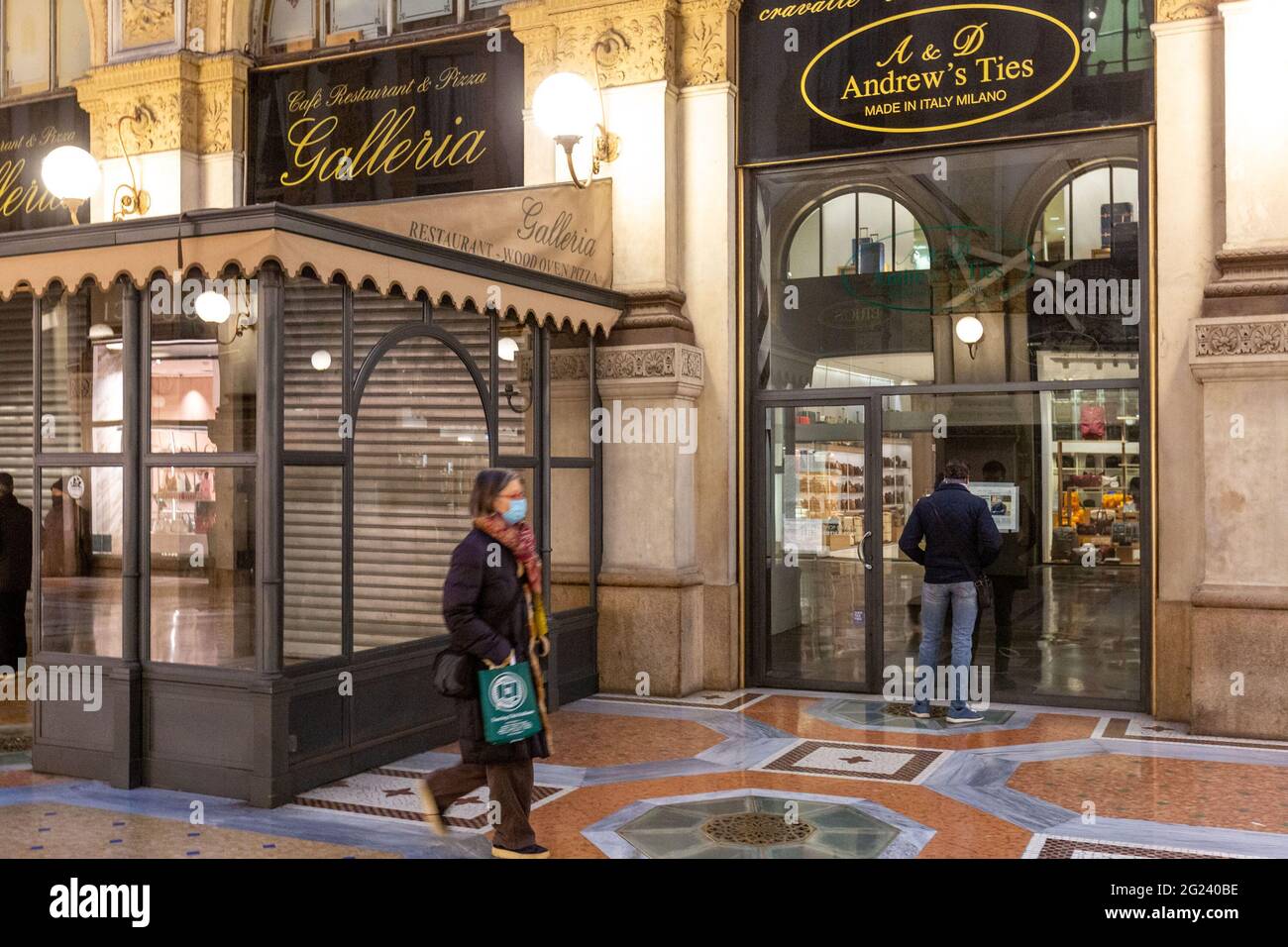 Milan, the historic Andrewâ € ™ s ties tie shop in Galleria Vittorio Emanuele closed its doors overwhelmed by the crisis generated by the Covid 19 pan Stock Photo