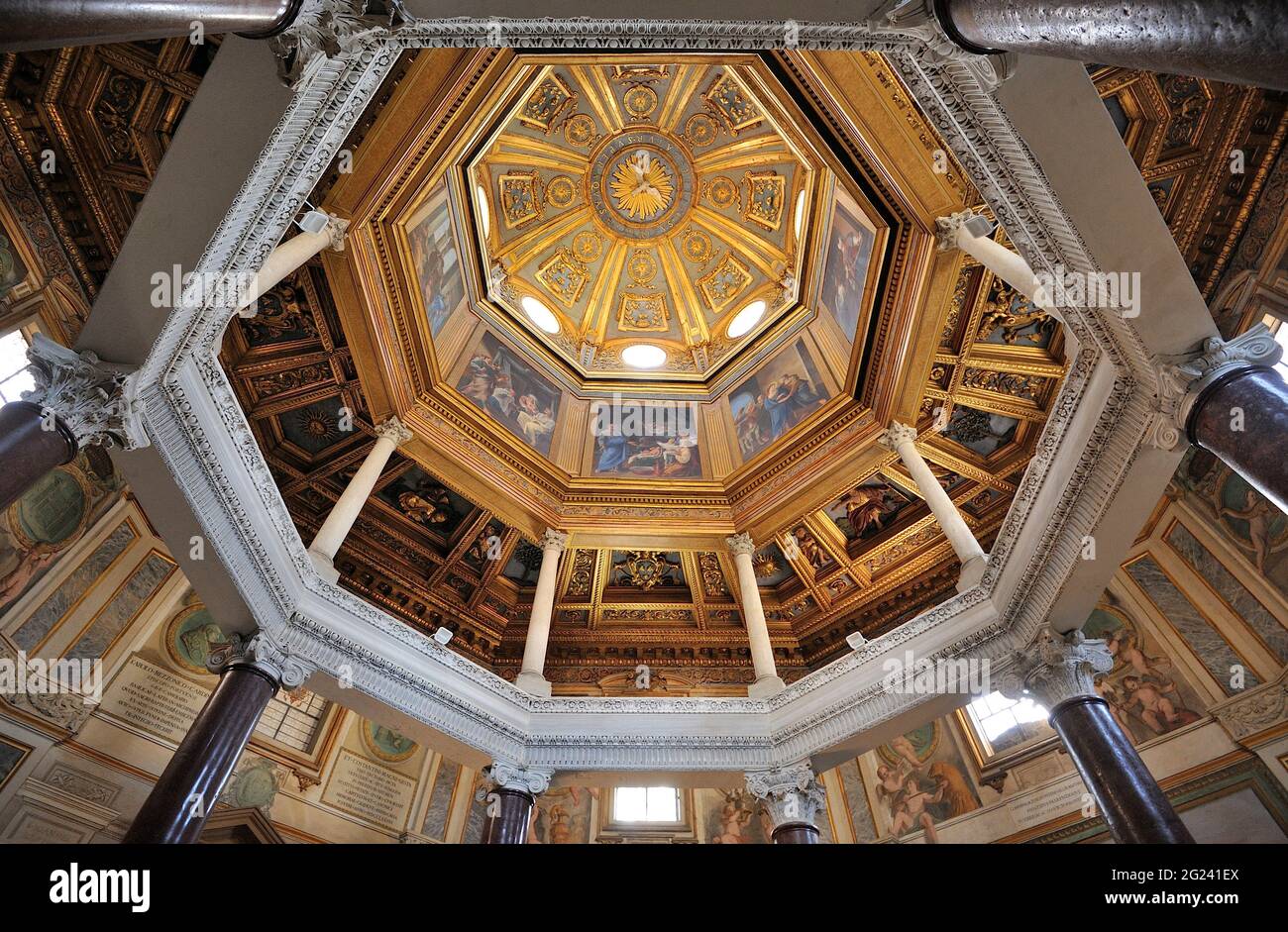 Battistero di san giovanni in laterano hi-res stock photography and ...