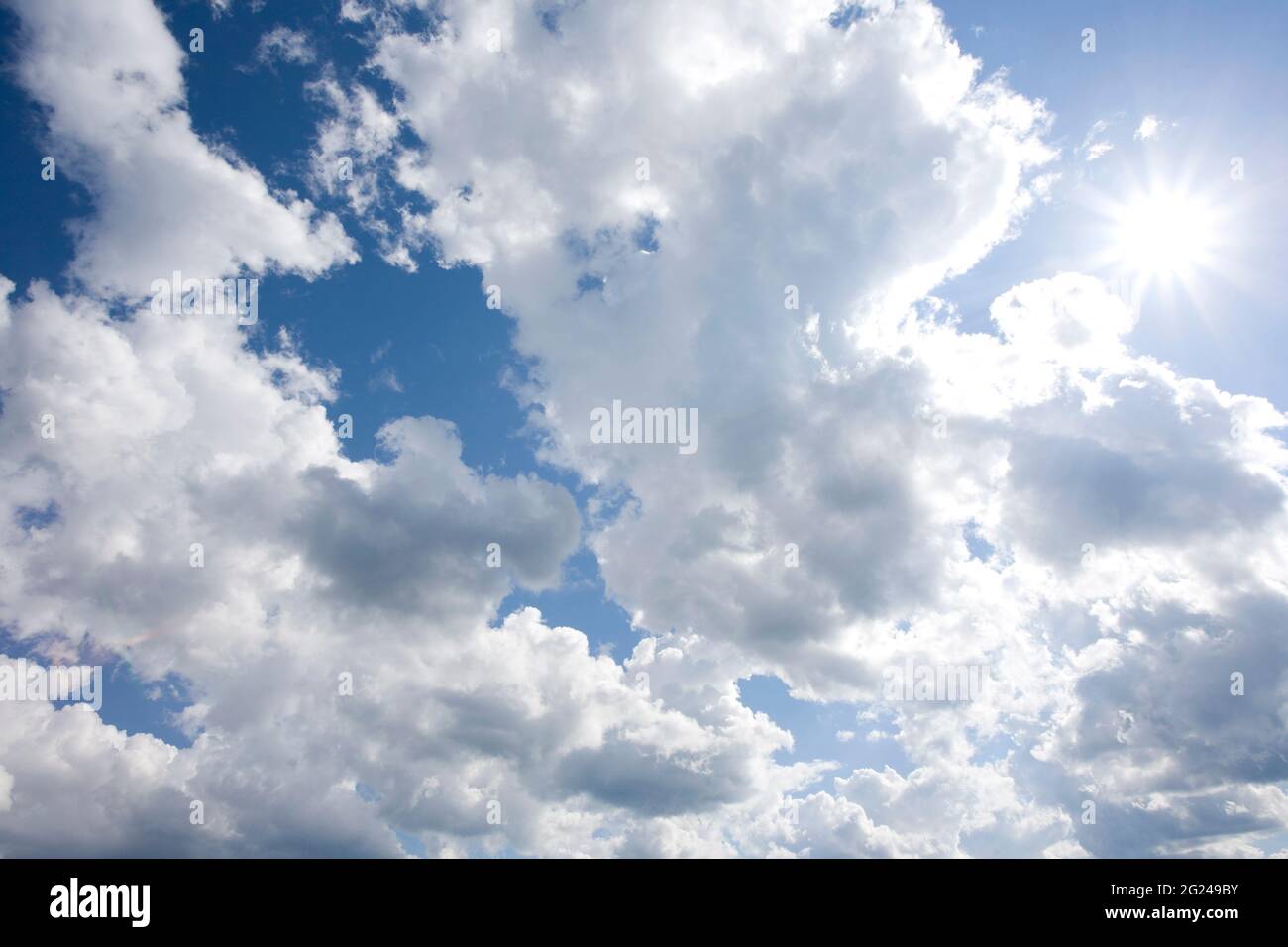 Sunburst through clouds hi-res stock photography and images - Alamy