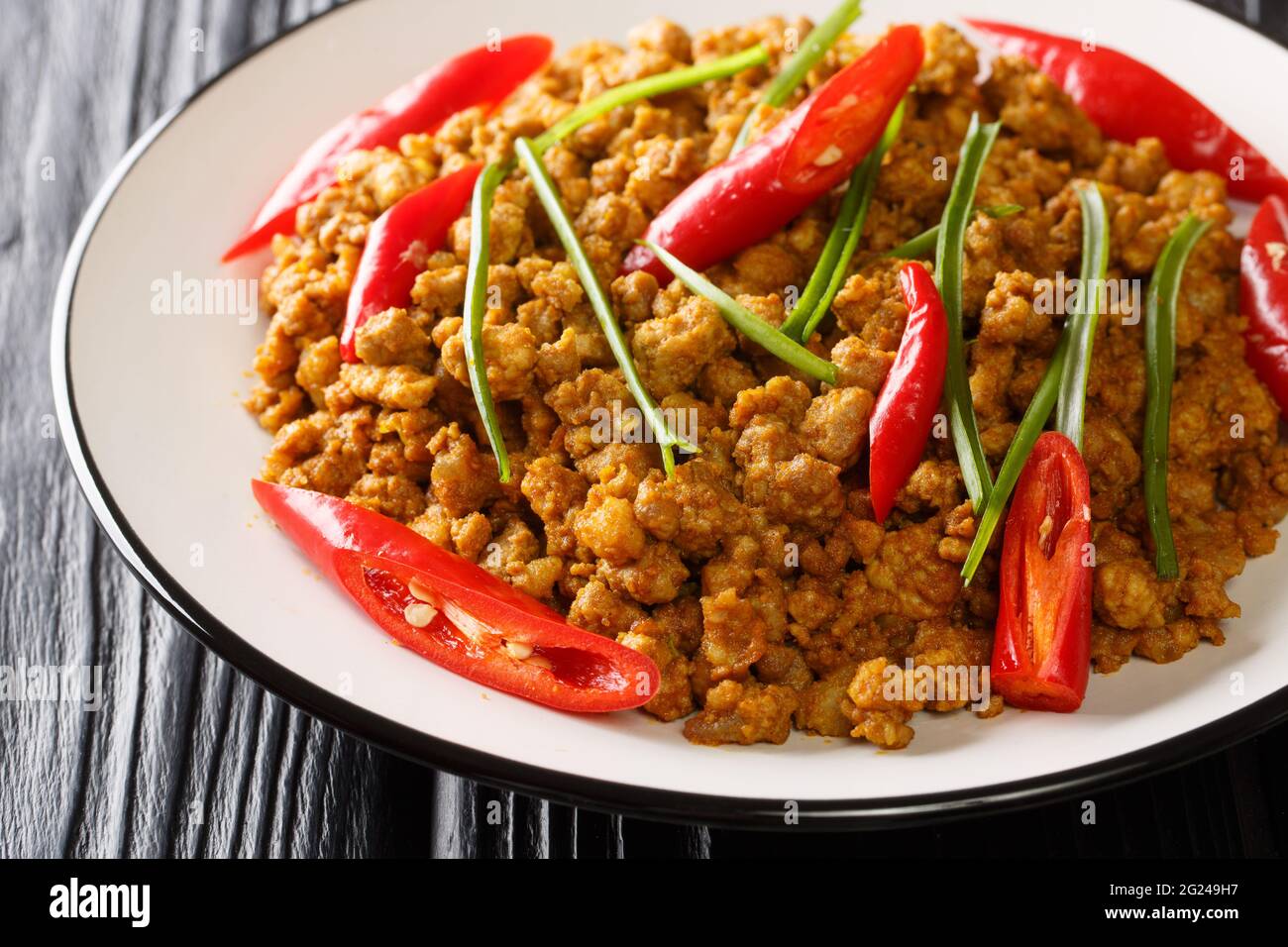 https://c8.alamy.com/comp/2G249H7/khua-kling-also-known-as-thai-dry-mince-curry-is-a-traditional-dish-from-southern-thailand-featuring-ground-meat-curry-paste-close-up-in-the-plate-on-2G249H7.jpg