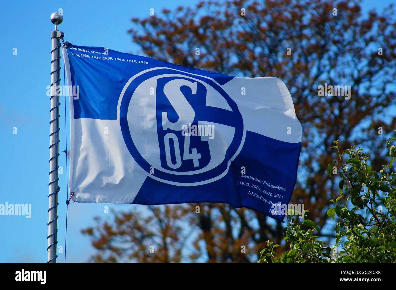 FRANKFURT, GERMANY - May 26, 2021: A Schalke 04 flag flies in an allotment garden in Frankfurt. After 30 years in the 1st Bundesliga, relegation to th Stock Photo