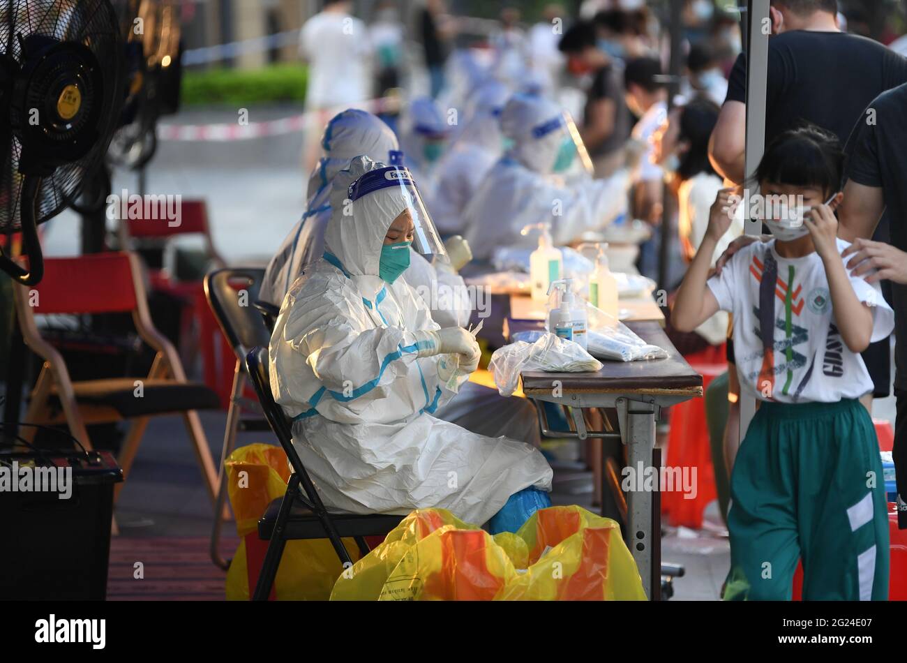 Guangzhou China S Guangdong Province 8th June 21 Medical Workers Collect Swab Samples From Residents For Covid 19 Nucleic Acid Testing In Liwan District Of Guangzhou South China S Guangdong Province June 8 21 A