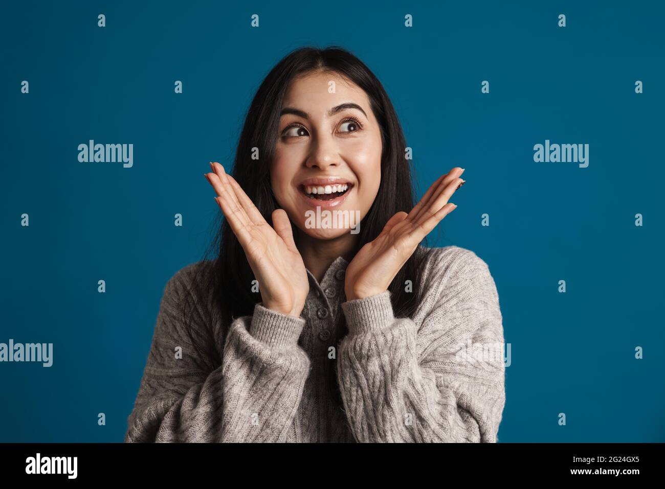 Excited beautiful asian girl expressing surprise at camera isolated ...