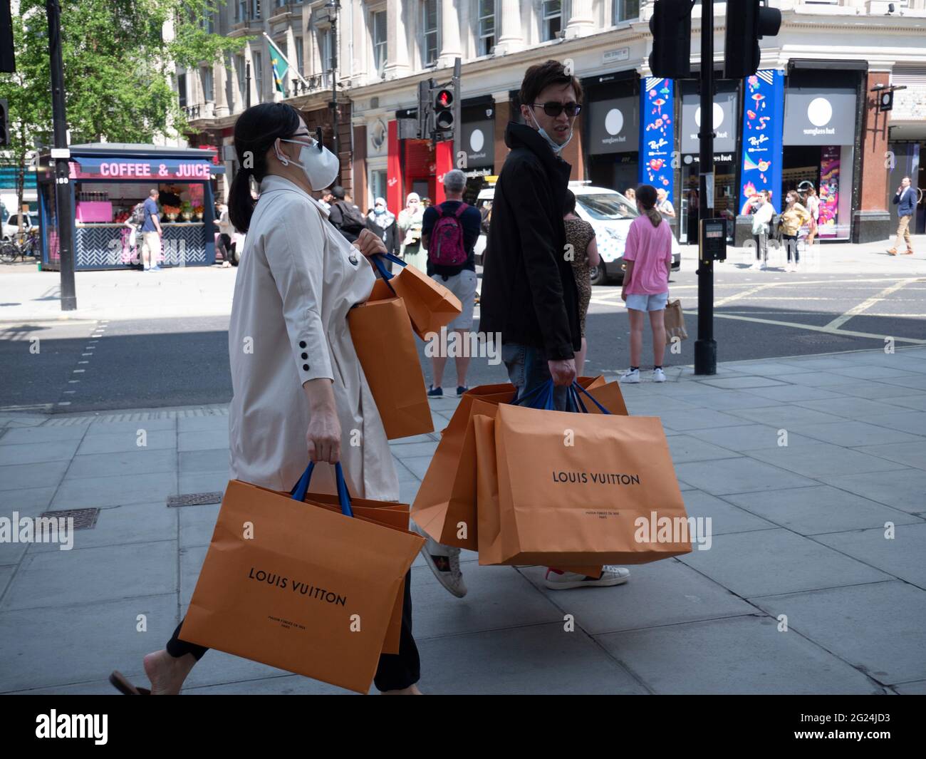 SHOPPERS with LOUIS VUITTON SHOPPING BAGS Editorial Stock Image