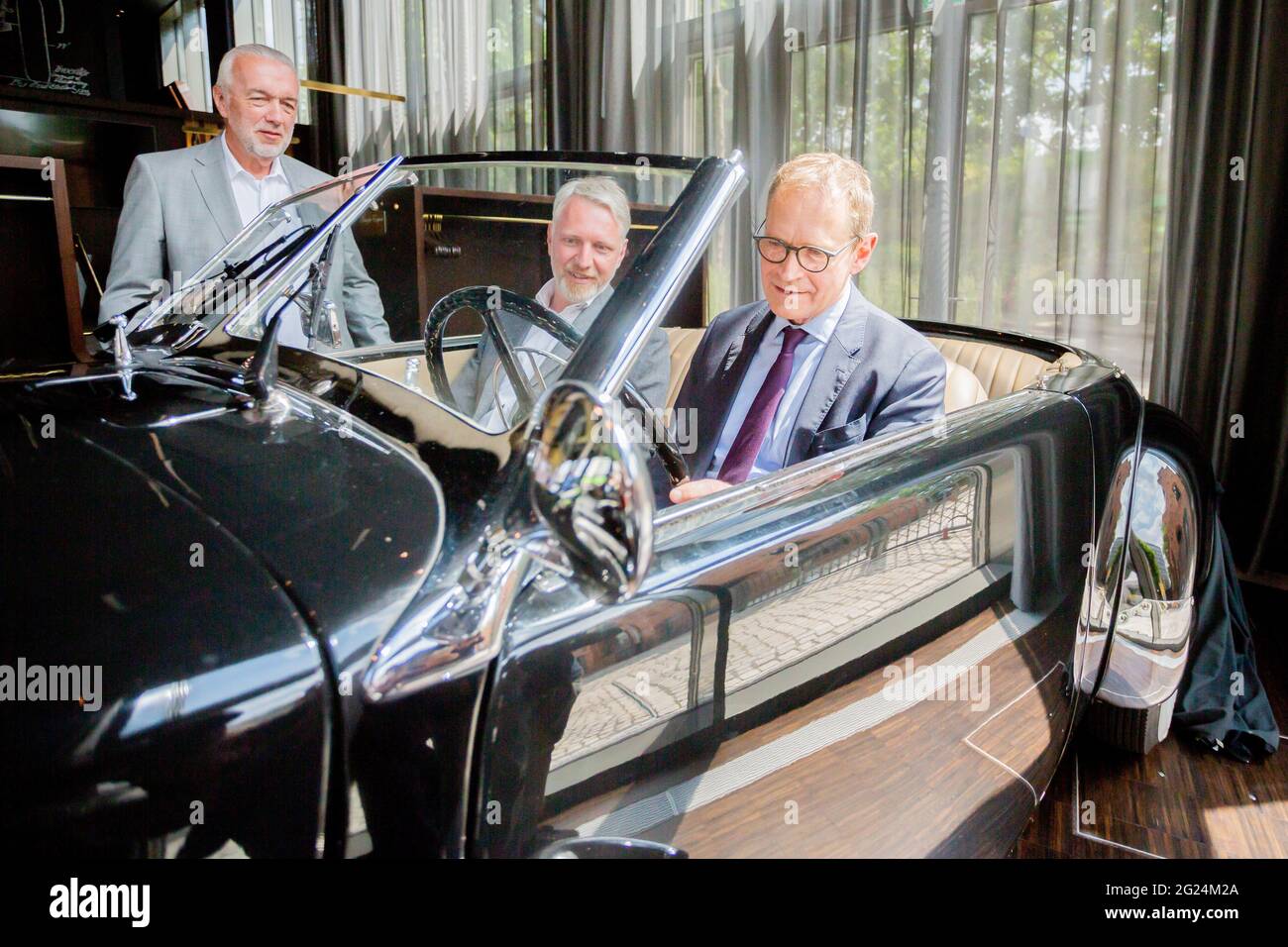 Berlin, Germany. 08th June, 2021. Michael Müller (SPD, r), governing mayor of Berlin, sits next to Sebastian Scheel (Die Linke, M), Berlin's urban development senator, in a Cord 812 convertible during a tour of the EUREF Campus site at Gasometer Schöneberg. On the left is Reinhard Müller, CEO of EUREF AG. The Berlin Senate held its meeting today in Schöneberg Town Hall, after which individual members of the Senate set off on a tour of the district. Credit: Christoph Soeder/dpa/Alamy Live News Stock Photo