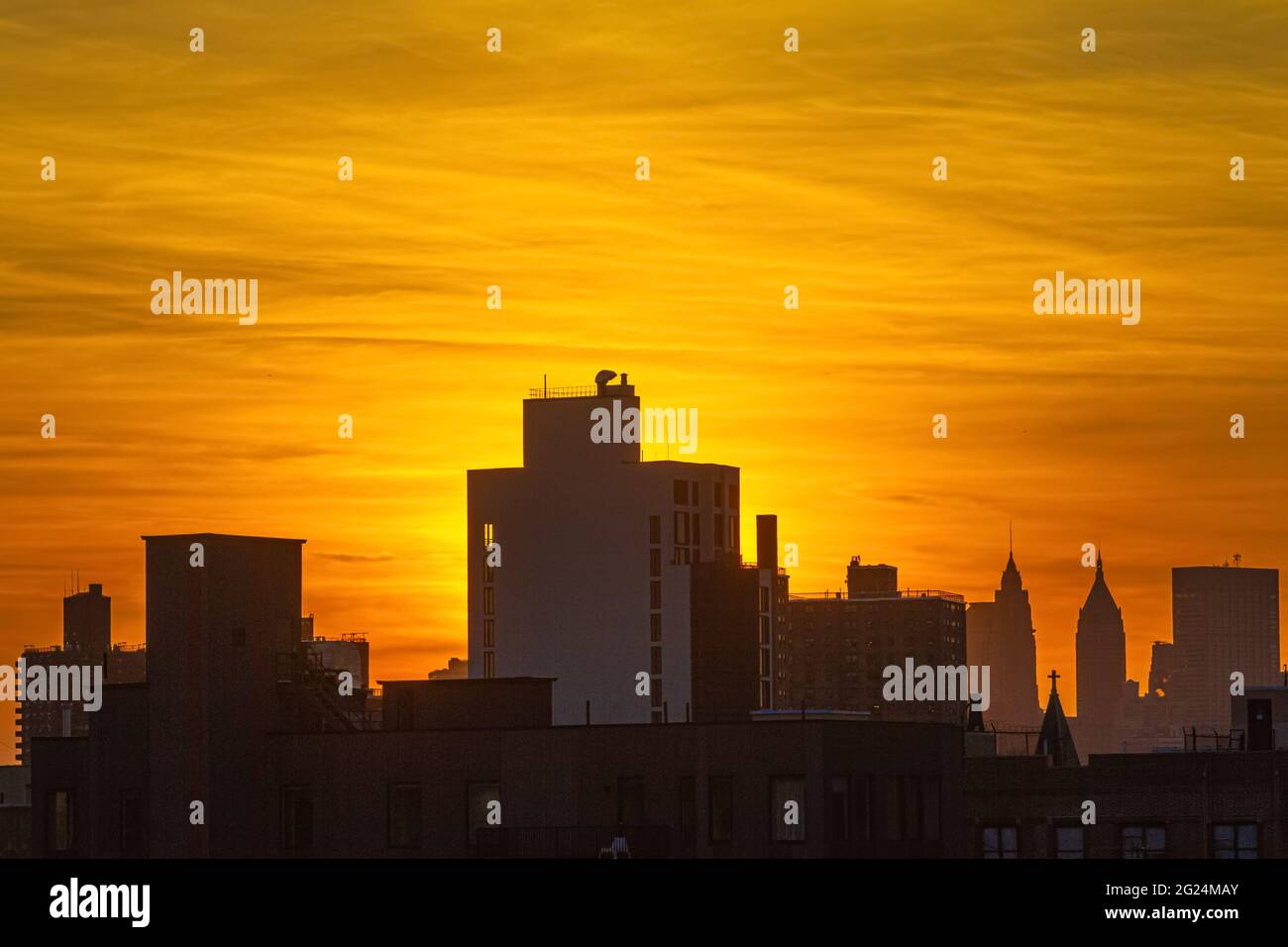 Lower manhattan skyline dusk clouds hi-res stock photography and images ...