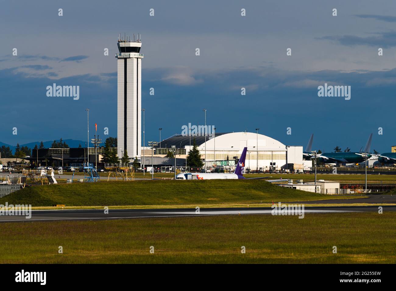 Airport control tower usa hires stock photography and images Alamy