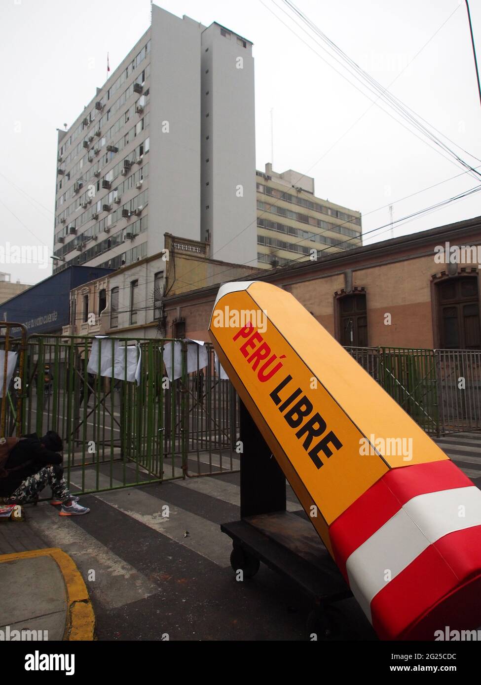 A Giant Pencil Symbol Of Pedro Castillo Party Pointing To National Office Of Electoral Processes Onpe Building Demanding Speed In The Results Of The Presidential Runoff Stock Photo Alamy