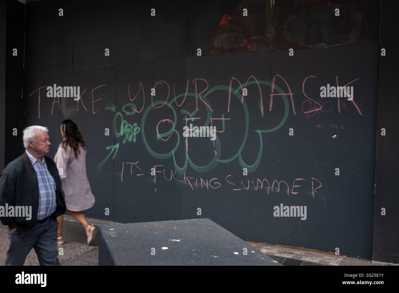 Covidsceptic graffiti regarding wearing of face masks, in Glasgow