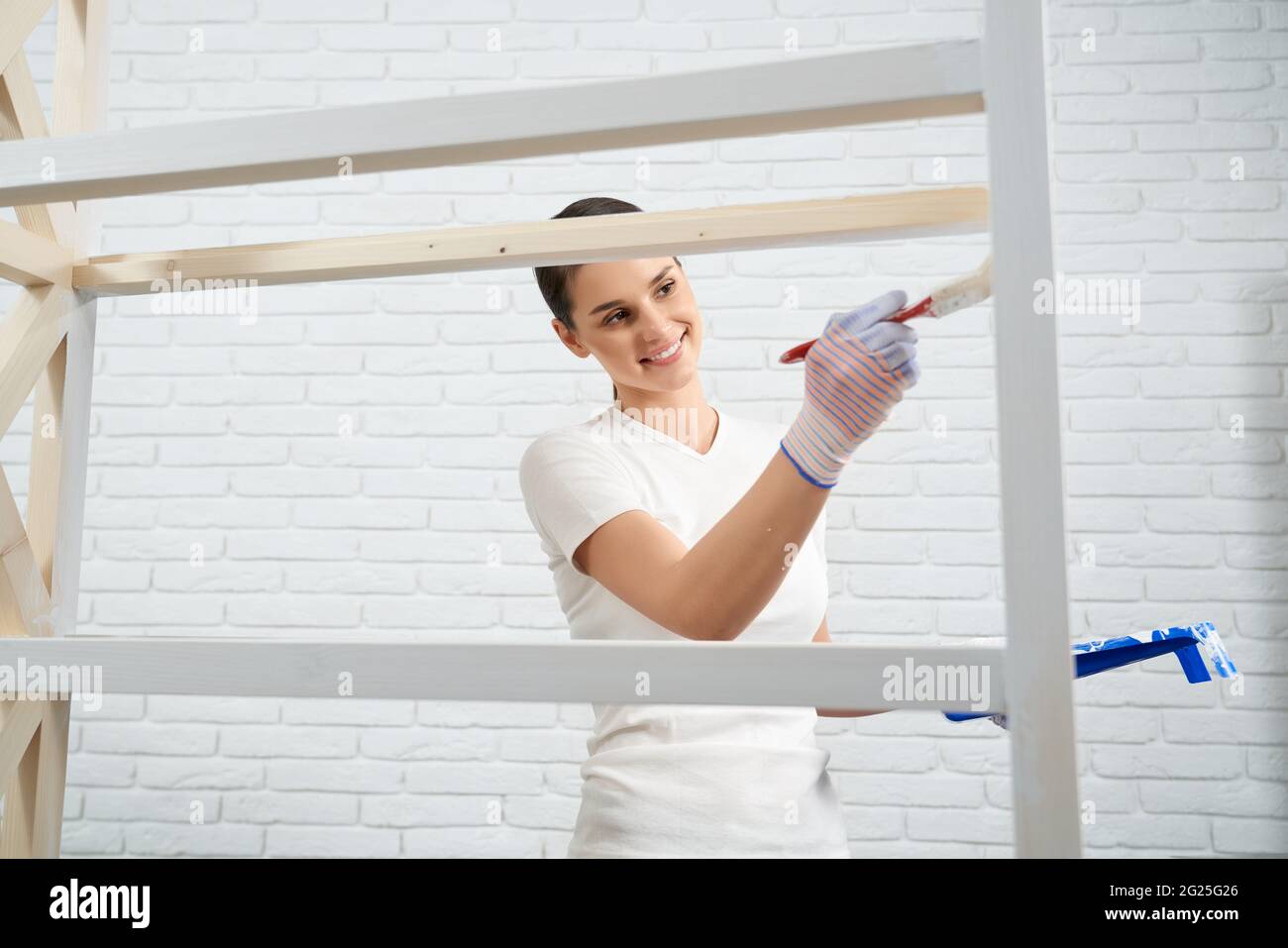 Lady using brush hi-res stock photography and images - Alamy