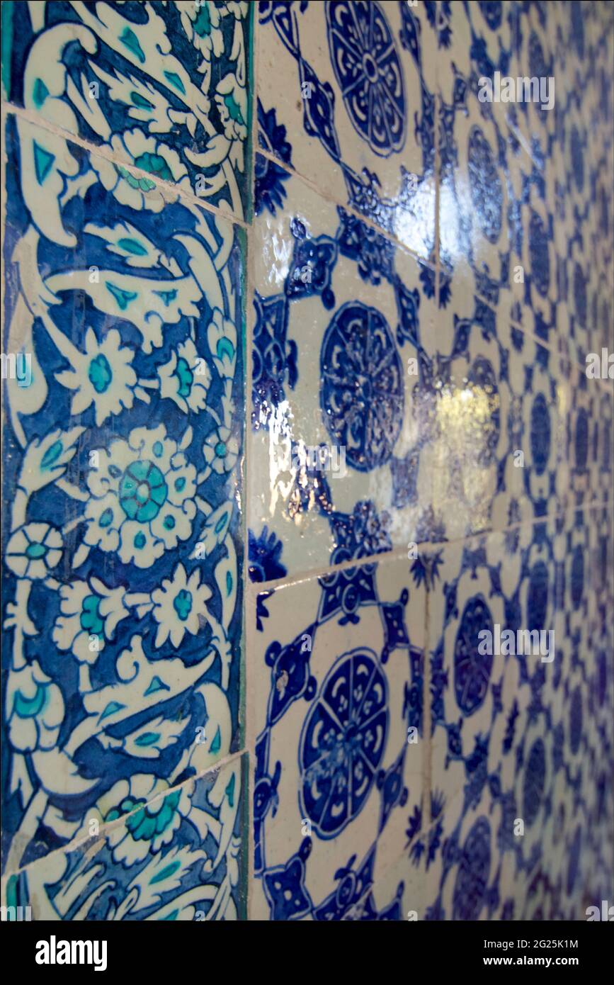 ?znik tiles, Topkapõ Palace (Turkish: Topkapõ Sarayõ;) Istanbul, Turkey Stock Photo