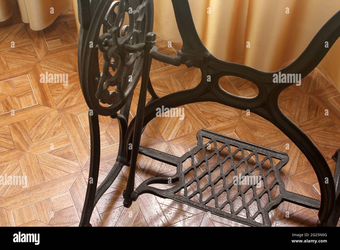 Parts of an Old Sewing Machine Explained Parts of an Old Sewing Machine Explained